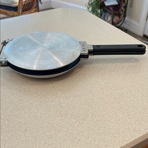 Perfect pancake Double-Sided Pan with Black Handle